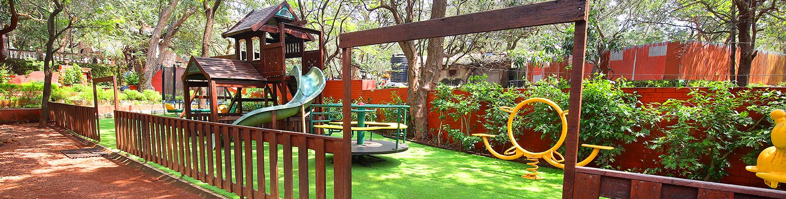 Children's Play Park & Lawns